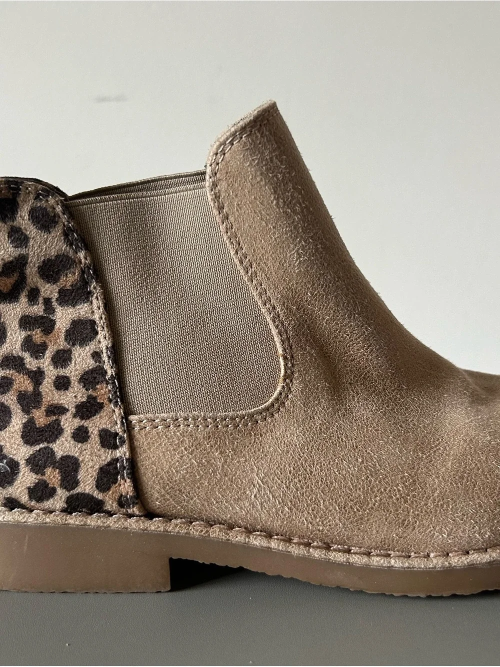 Women’s Leopard Animal Print Chelsea Boots Beige Suede Seven Dials Booties 6M